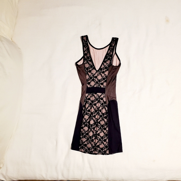Dress, black lace insert - Picture 1 of 2